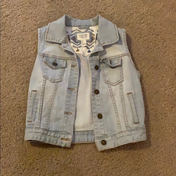 Jackets & Blazers - Sleeveless light denim vest.